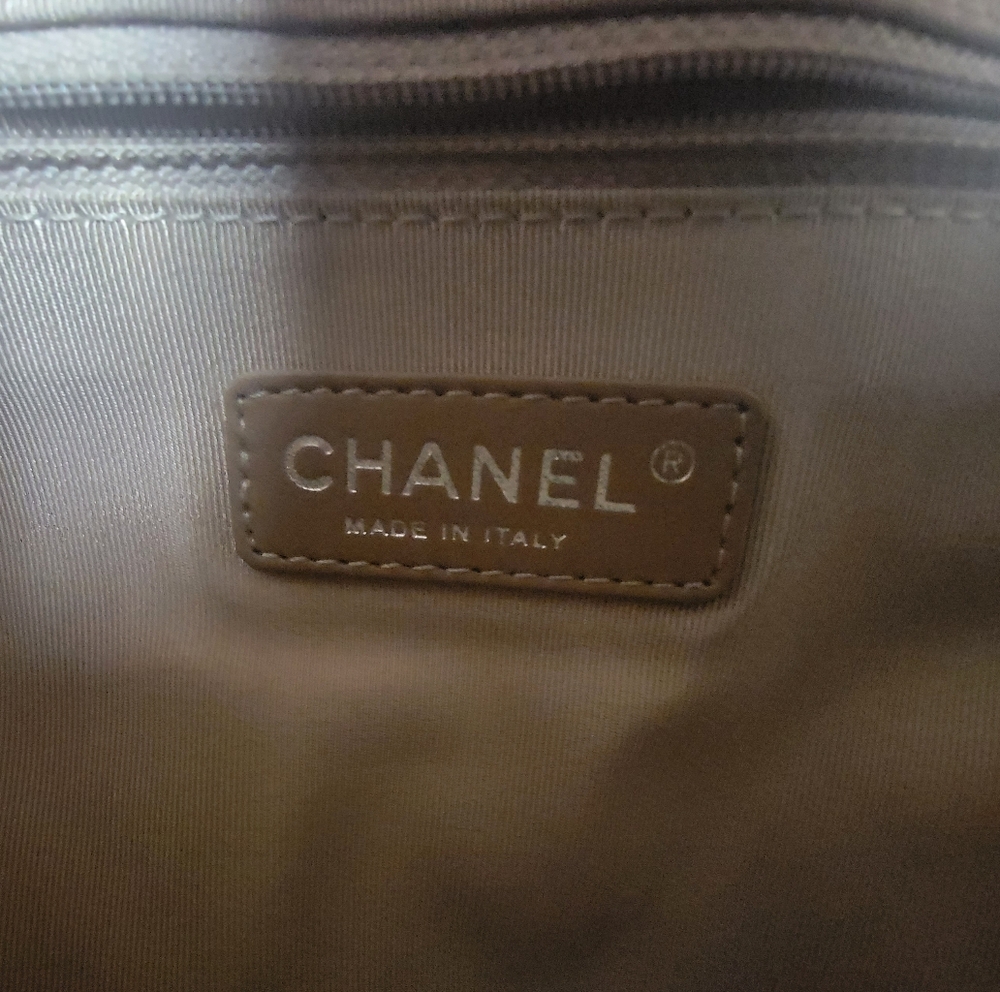CHANEL Red Quilted Caviar Leather Purse - Picture 11 of 16
